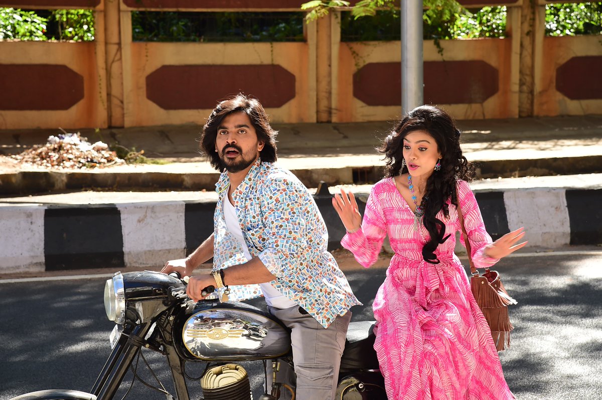 PopcornKannada's tweet image. ಏನೋ ಗೊತ್ತಿಲ್ಲ ಅಂತ “ಲವ್ ಮ್ಯಾಟ್ರು” ಹೇಳ್ತಿದ್ದಾರೆ ವಿರಾಟ ಬಿಲ್ವ

popcornkannada.com/2025/07/09/vir…

#LOVEMATTERU #AchyuthaKumar #SumanRanganath #AnithaBhat #SonalMontiero #SushmithaGopinath #VirataBilwa #Kannada #Popcornkannada