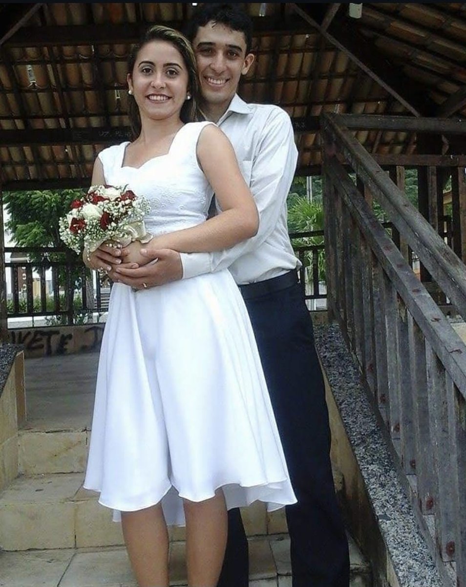 PulseOfDesi's tweet image. 2. A Simple Wedding, A Deep Promise

They married in a quiet ceremony—no grand venue, no extravagance.

Just the two of them, pledging “in sickness and in health.”

David held her close, eyes glistening, promising “I’ll be there… no matter what.”

#TrueCommitment