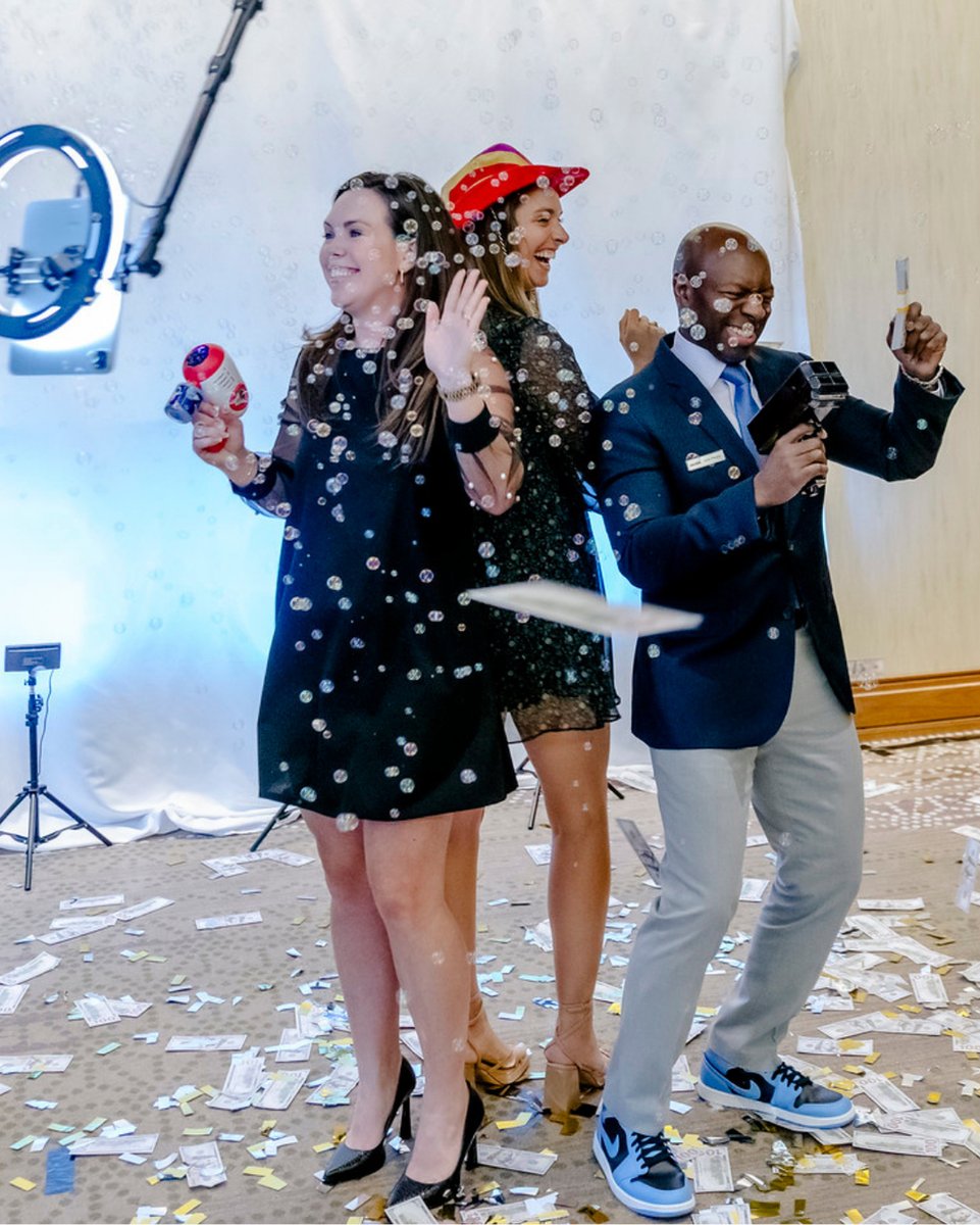 Celebrate the big 2️⃣5️⃣ with us!
[EVENT DATE: 11/19 • 5 PM to 8 PM • 📍 JW Marriott] Here’s more info as well as a look back at last year’s unforgettable event: hubs.ly/Q03w7R0J0