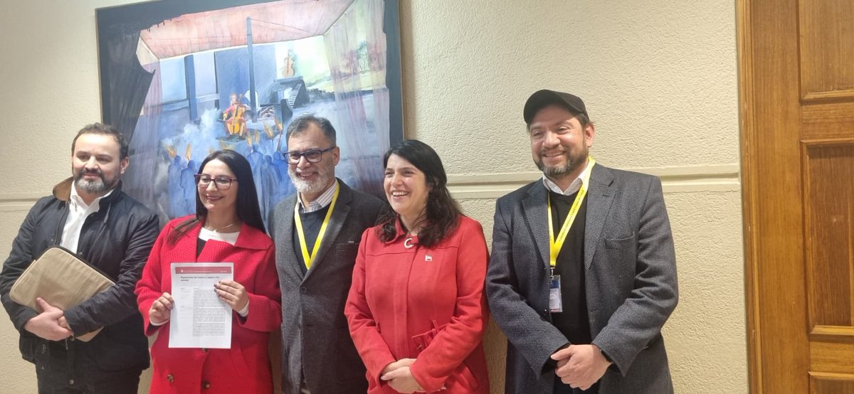 rorral's tweet photo. ¡Aprobado en Comisión de Cultura por 6 votos a favor, 3 en contra y 1 abstención la Ley Tommy Rey!. Ahora comienza la discusión de fondo. Hemos dado el primer gran paso. Gracias a todos por su apoyo y difusión. Por todos los músicos y músicas de Chile #LeyTommyRey https://t.co/I3yNIy2XXl