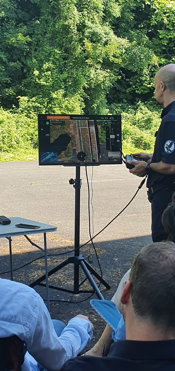 CoopSecuDefense's tweet image. #drone : stage thématique "pilotage de drones et la lutte anti-drones" : 10 opérateurs spécialisés ont assistés à un RETEX sur les différentes missions opérationnelles drones et LAD lors de JOP 2024, et des exercices pratiques de vols opérationnels se sont enchaînés.