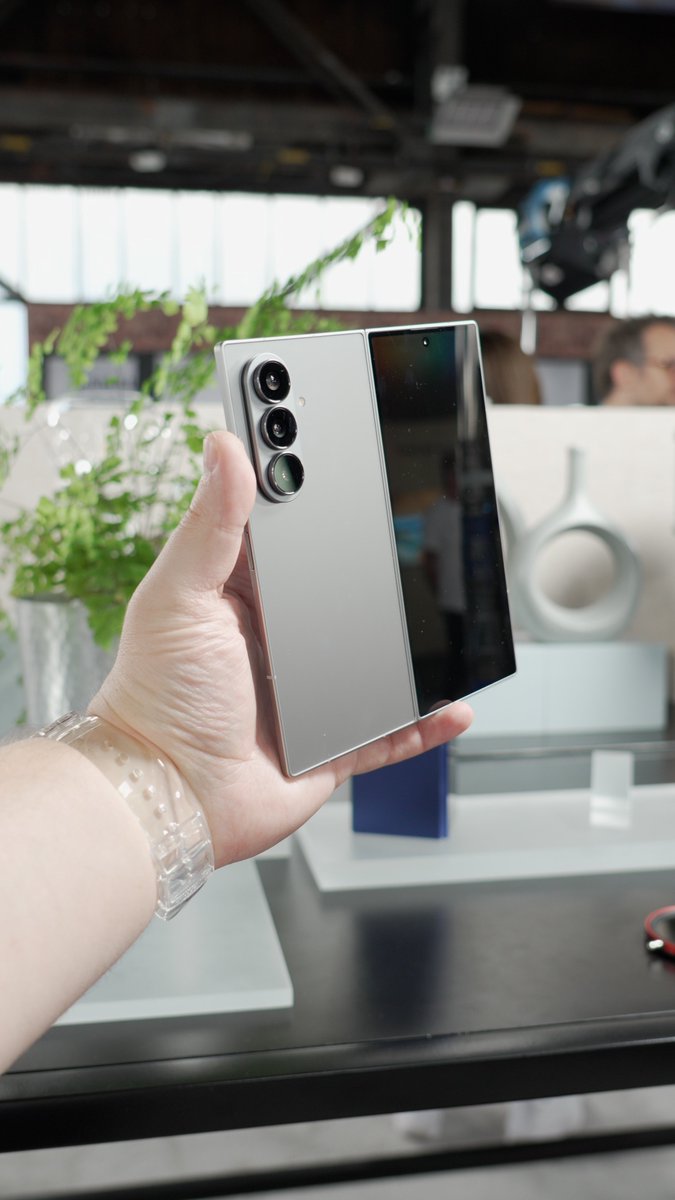 imparkerburton's tweet image. Samsung just launched the thinnest phone I've ever held! If you plan on pre-ordering it, this link directly support me, so I'd highly appreciate it!
howl.link/n6jvmj8mkxk6c