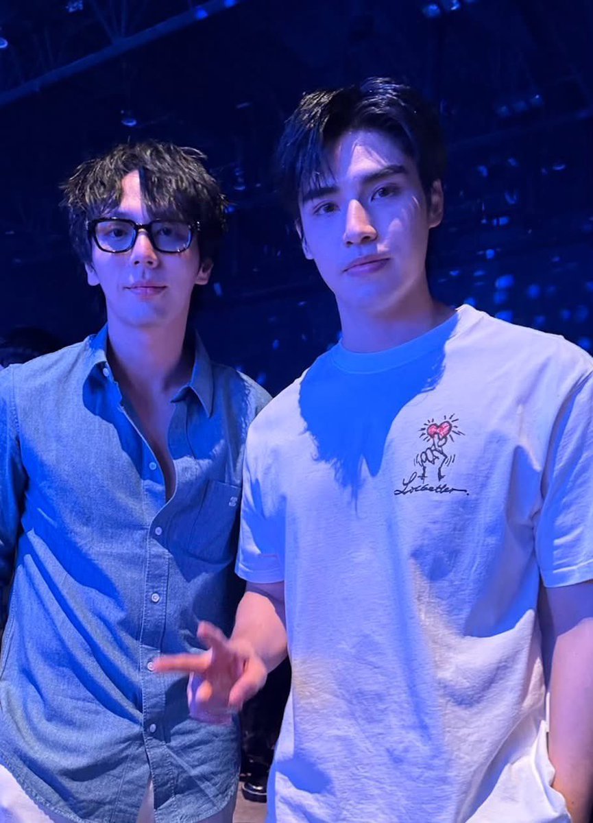 รูปมีตั้งเยอะแต่ชอบรูปนี้ น่ารัก ยัยวาดูเกรงใจแฟน เหมาดื่มไม่ได้นะคั้บแฟนมารับแล้วคั้บ
#รักแห่งสีลม #LoveofSilom #Uppoompat #Poompps