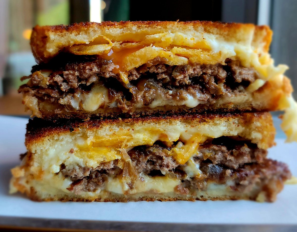 Block16Omaha's tweet image. El Caballooooooooo. The horse. House wagyu patties smashed into caramelized onions, horseradish cheddar, horsey mayo, Dorothy Lynch of course and Herrs horseradish cheddar chips on butter griddled English muffin loaf. Come see us!!!