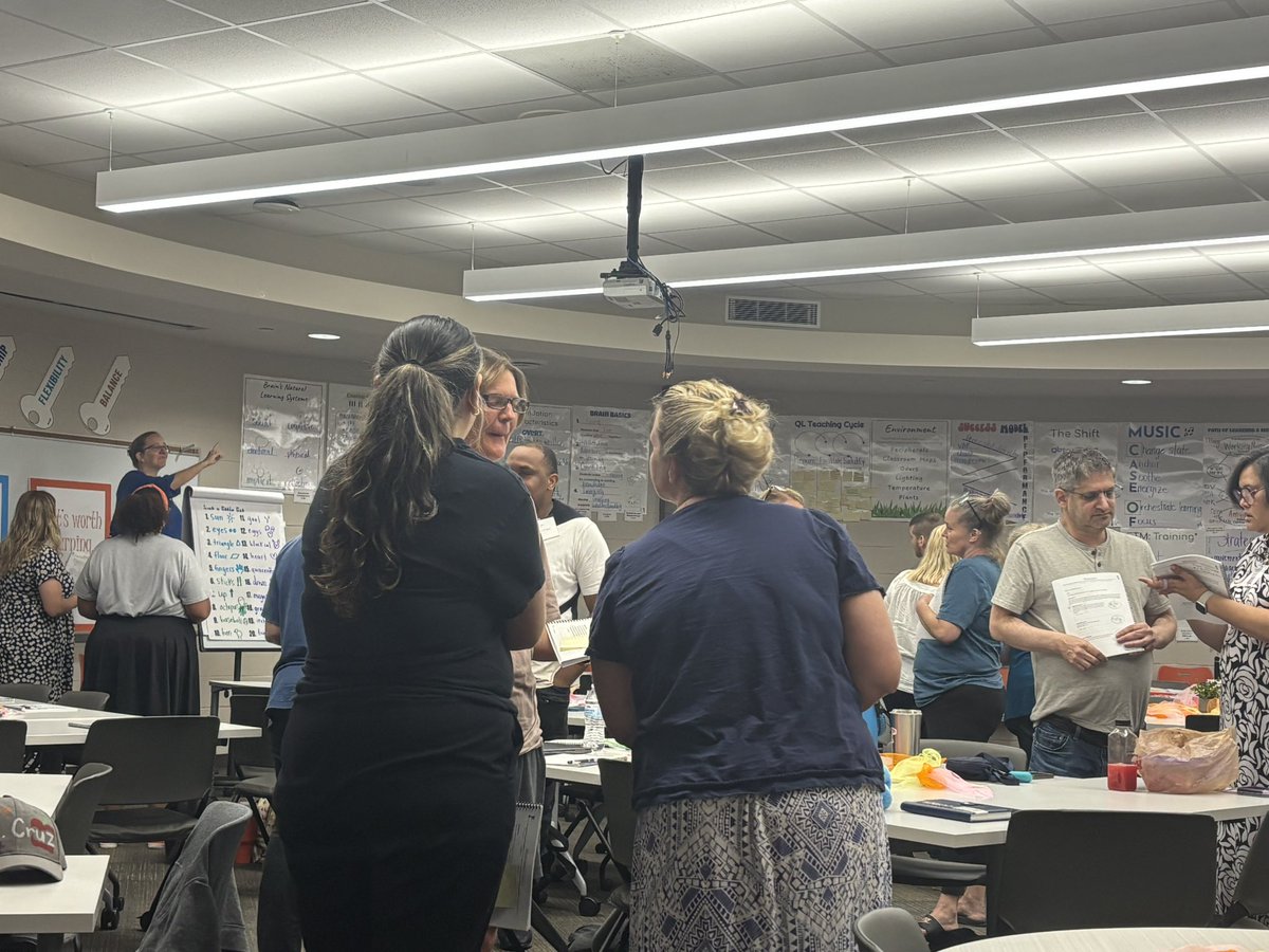 cfisd_ql's tweet image. “Give One / Get One!”Participants walking the room and sharing / receiving ways to use mnemonics when teaching. #MakingContentSticky #NeuronsThatFireTogetherWireTogether 🧠 ⚡️
