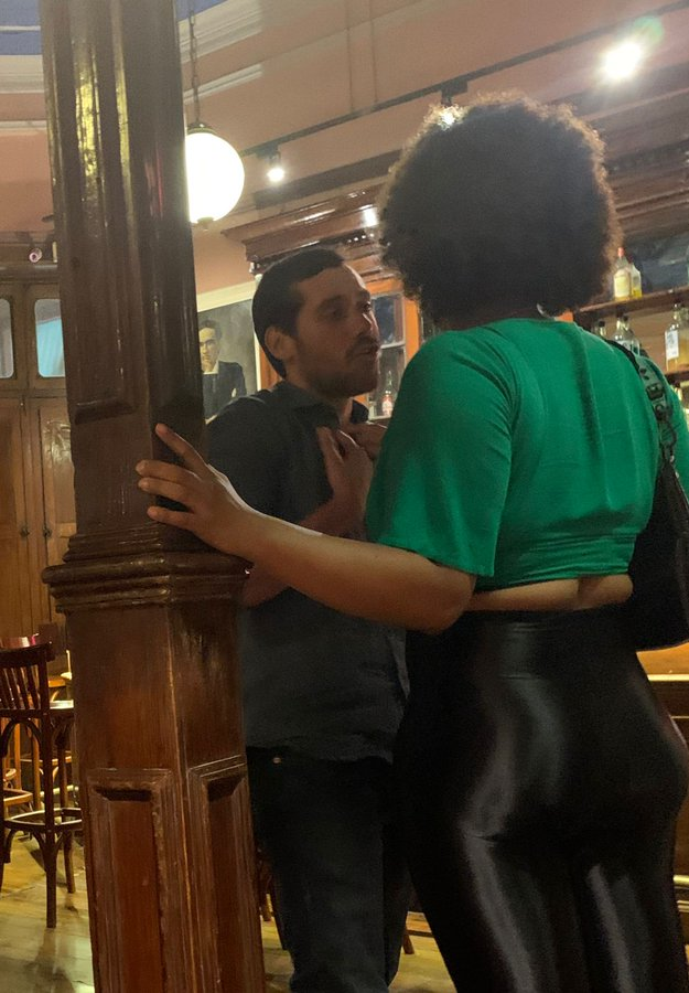 ¿Cuántas chelas creen que se tomó Pancho de Piérola para terminar viendo como mujer a un hombre? Son cosas que pueden pasarle a cualquiera ja ja ja