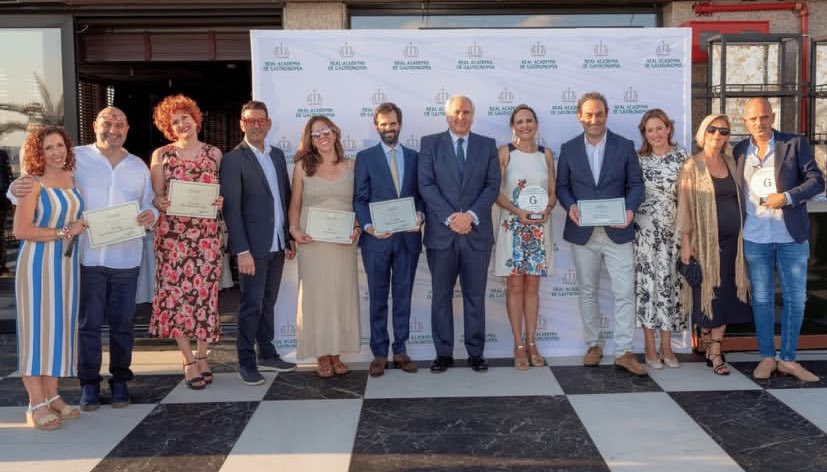 fernando saenz 🍦 (@fernandohelado) on Twitter photo Muy contentos y agradecidos a <a href="/RAGinforma/">Real Academia de Gastronomía</a> por este reconocimiento
“Prix au Pâtissier 2025” por parte de la Academia Internacional de Gastronomía.
Como siempre,lo tomamos como una responsabilidad para seguir defendiendo nuestro oficio desde la honestidad y la excelencia 🍦🌿 😊 Muy contentos y agradecidos a <a href="/RAGinforma/">Real Academia de Gastronomía</a> por este reconocimiento
“Prix au Pâtissier 2025” por parte de la Academia Internacional de Gastronomía.
Como siempre,lo tomamos como una responsabilidad para seguir defendiendo nuestro oficio desde la honestidad y la excelencia 🍦🌿 😊