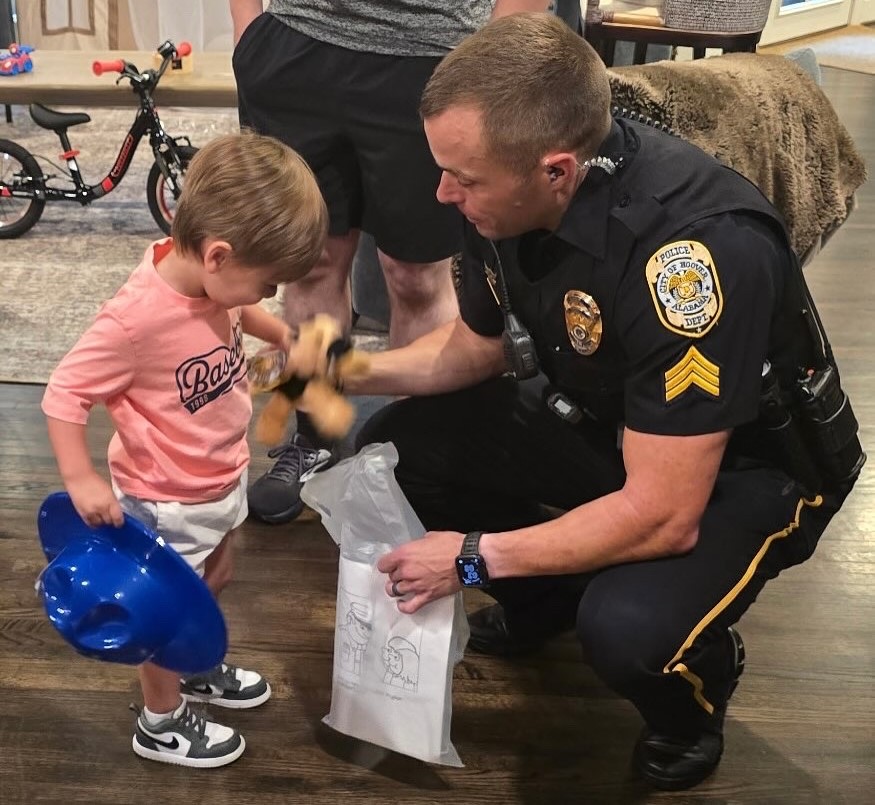 HooverPD's tweet photo. #WaytogoWednesday

#HooverPD visits Ivan for his bday

“We are also so grateful to the Hoover Police for all they did to help make this birthday truly unforgettable...he will cherish the memories forever."
 - Ivan's mom

More -https://t.co/moVMUbw8cf https://t.co/oBY986Pl3a