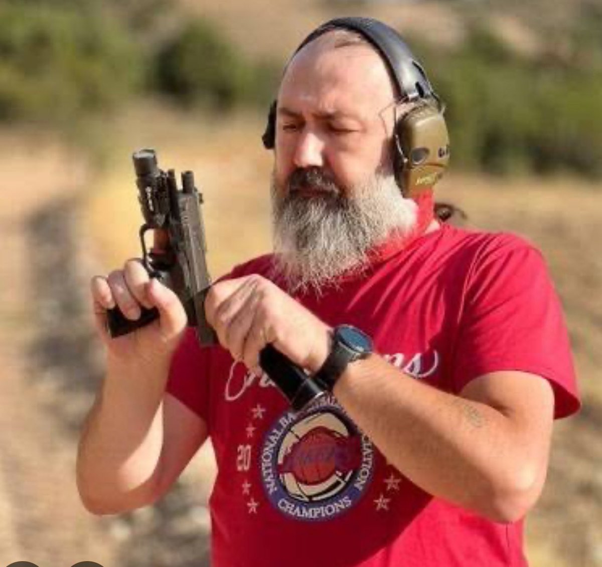 📌  TANER BAŞ ( <a href="/specialist1998/">Taner BAŞ</a>  )

- Senelerce teröre karşı savaşmış, 
- Sayısız operasyona katılmış,
- Her fırsatta Asker ve Polisin yanında
- Sürekli Türkiyenin geleceğine kafa yoran
- Vatan Delisi, Dost Canlısı bir Komutan

Peki ne oldu?

BAHÇELİ’yi sevmediğini dile