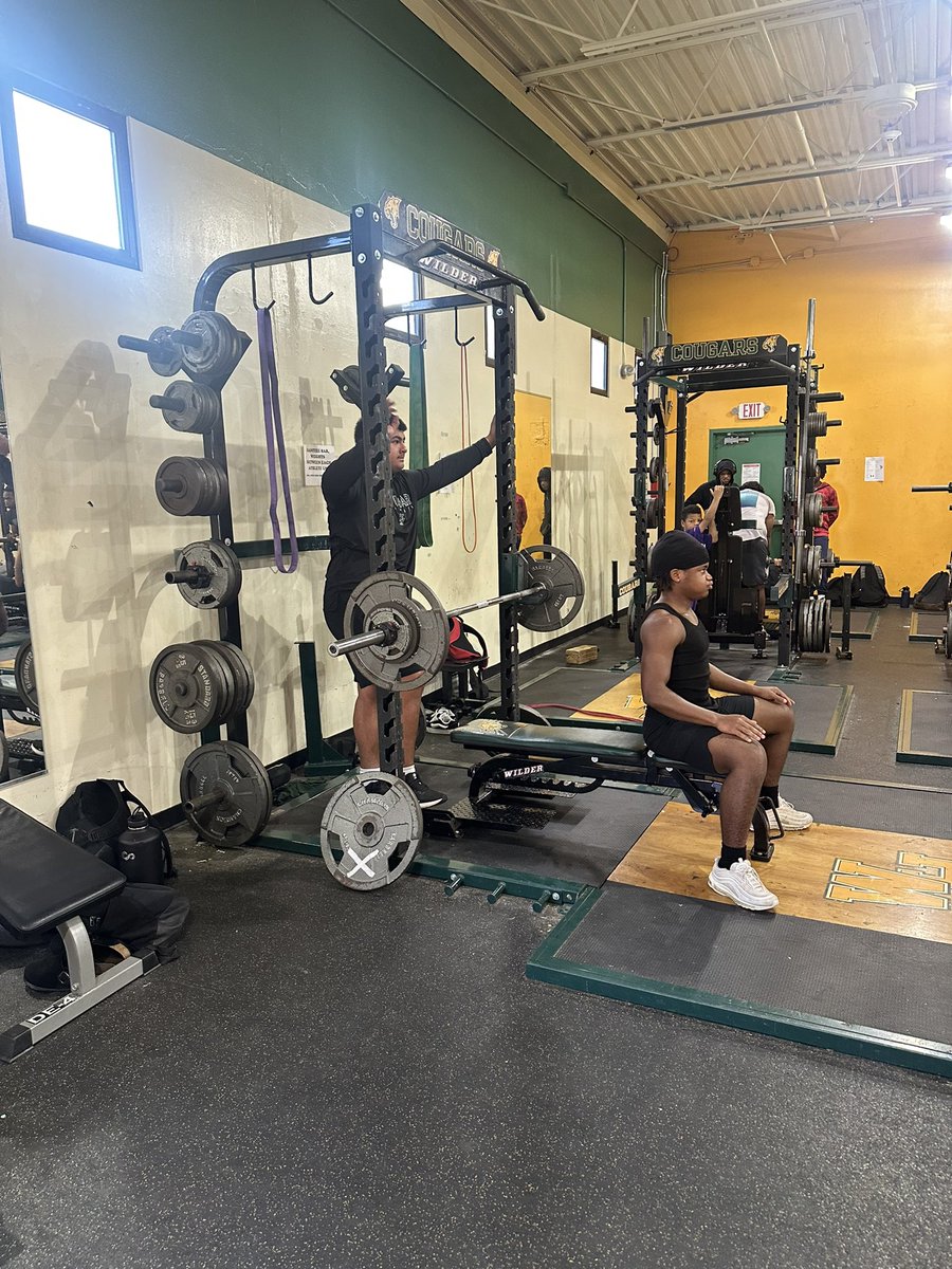 Everybody back to work <a href="/WesternHillsHS/">Western Hills High School</a> this morning. Keep putting in work!! <a href="/FWISDAthletics/">FWISD Athletics</a>
