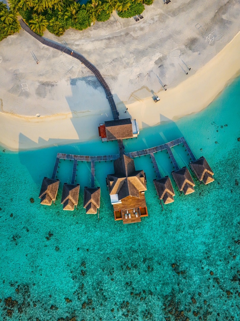 Overwater everything. This is the kind of "extra" we love 🛖🌊

📷 Mohamed Hassaan 
📍Kihavah huravalhi, Maldives