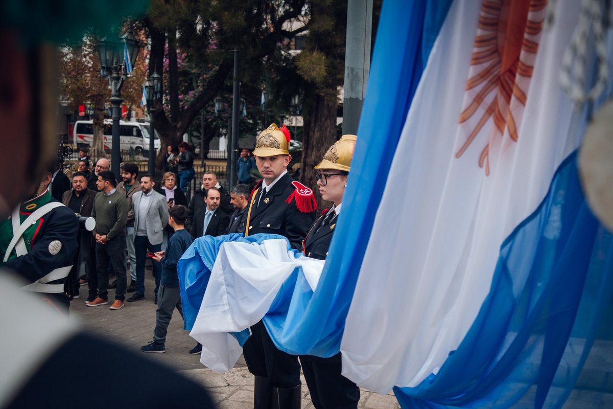 eduramirezcba's tweet photo. 🇦🇷¡#DíaDeLaIndependencia! 

Hace 209 años elegimos ser libres.
Desde #CórdobaCapital seguimos luchando por los mismos ideales: independencia, igualdad y justicia social.
Hoy, como lo hacemos día a día, seguimos defendiendo nuestra Patria. 🇦🇷 https://t.co/U4JlkL84GU