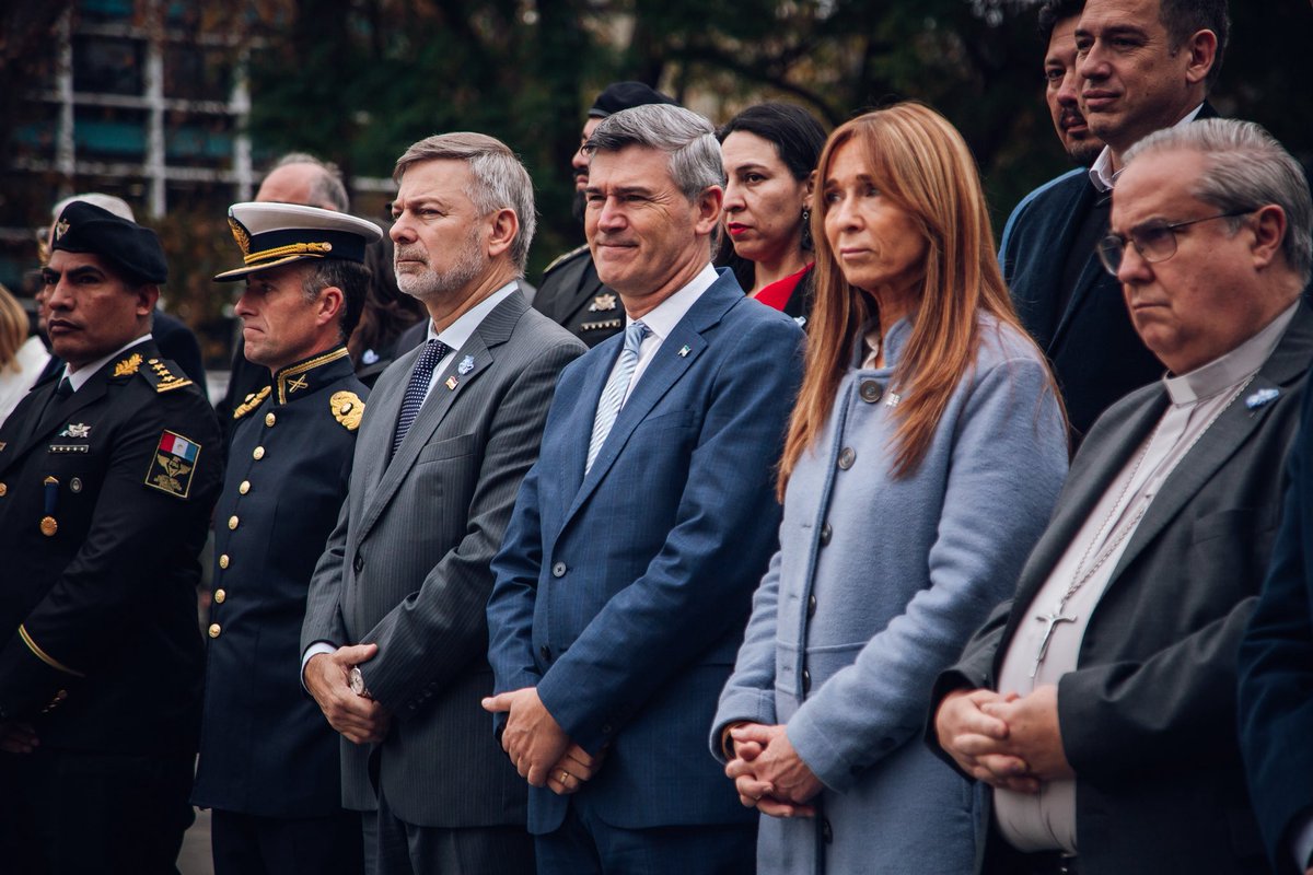 eduramirezcba's tweet photo. 🇦🇷¡#DíaDeLaIndependencia! 

Hace 209 años elegimos ser libres.
Desde #CórdobaCapital seguimos luchando por los mismos ideales: independencia, igualdad y justicia social.
Hoy, como lo hacemos día a día, seguimos defendiendo nuestra Patria. 🇦🇷 https://t.co/U4JlkL84GU