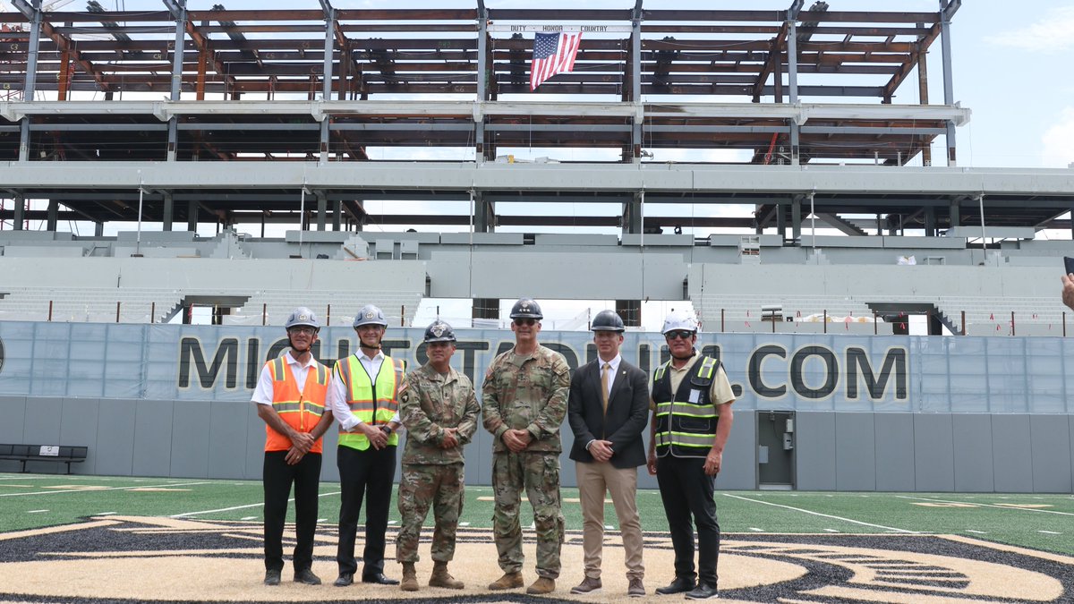 GoArmyWestPoint's tweet image. Forever etched ✍️
What a great milestone earlier this week as we held our topping off ceremony to celebrate!
The center beam was lowered into place at the Michie Stadium Preservation Project 👏👏👏
