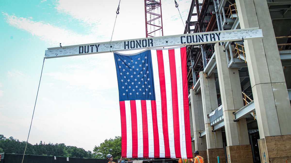 GoArmyWestPoint's tweet image. Forever etched ✍️
What a great milestone earlier this week as we held our topping off ceremony to celebrate!
The center beam was lowered into place at the Michie Stadium Preservation Project 👏👏👏
