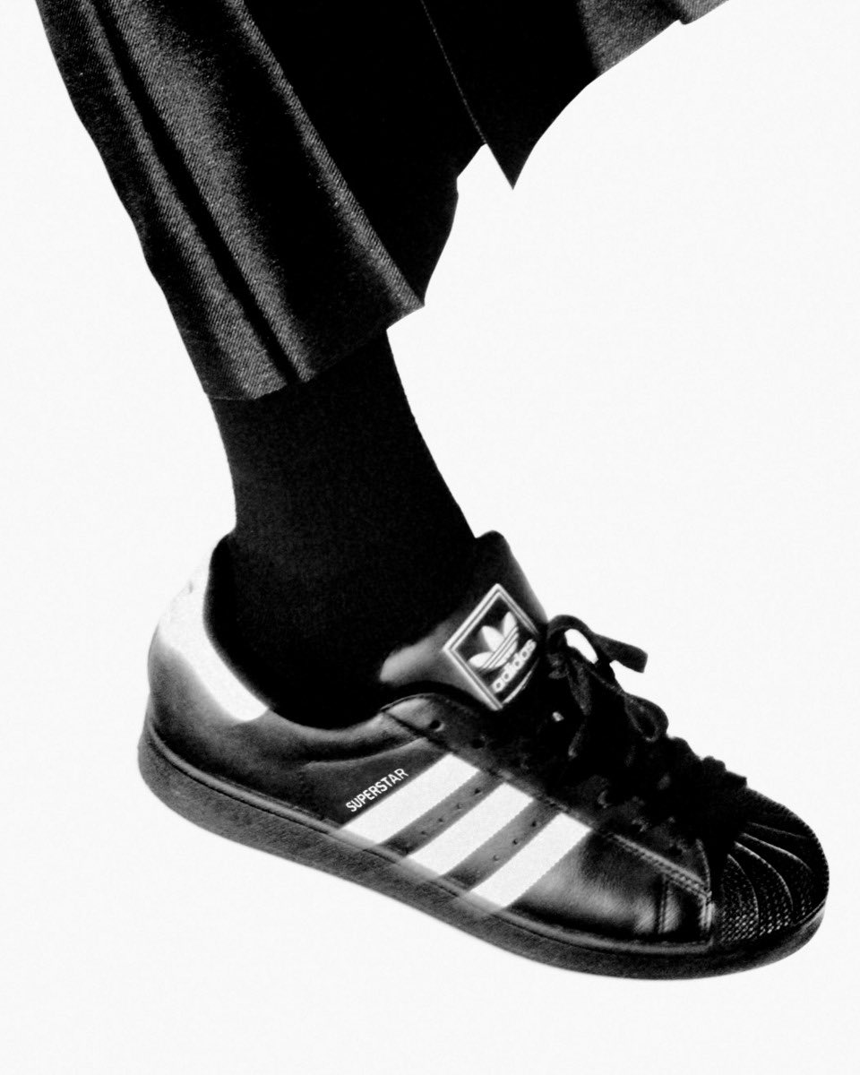 adidasoriginals's tweet image. Rules? Broke them. Icon? Always. @TeezoTouchdown 🔥 #adidasSuperstar
Explore more: adidas.com/go/campaign/or…