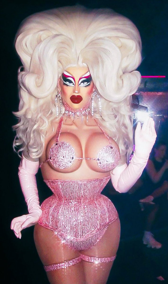 RubenaRouge's tweet photo. Gracias @thisisdragparty por un cierre del Orgullo tan maravilloso 💗💗💗 y a @DavidPopMusic y Alberto por ponérnoslo tan fácil ☺️☺️ https://t.co/mmX1FDUZuO