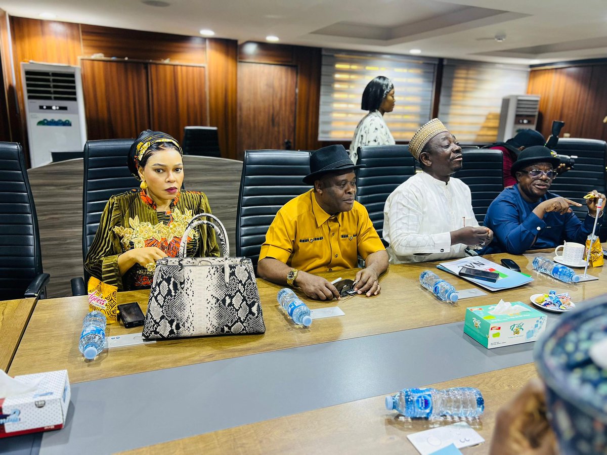baba_adamu_'s tweet image. The Acting National Chairman of the All Progressives Congress (@OfficialAPCNg) Hon @AliBukarDalori presides over the second meeting of the National Working Committee (NWC) under his leadership at the party&apos;s National Secretariat in Abuja.