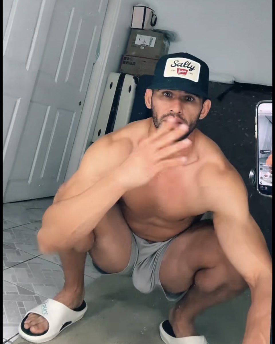 sololatinos25 tweet picture
