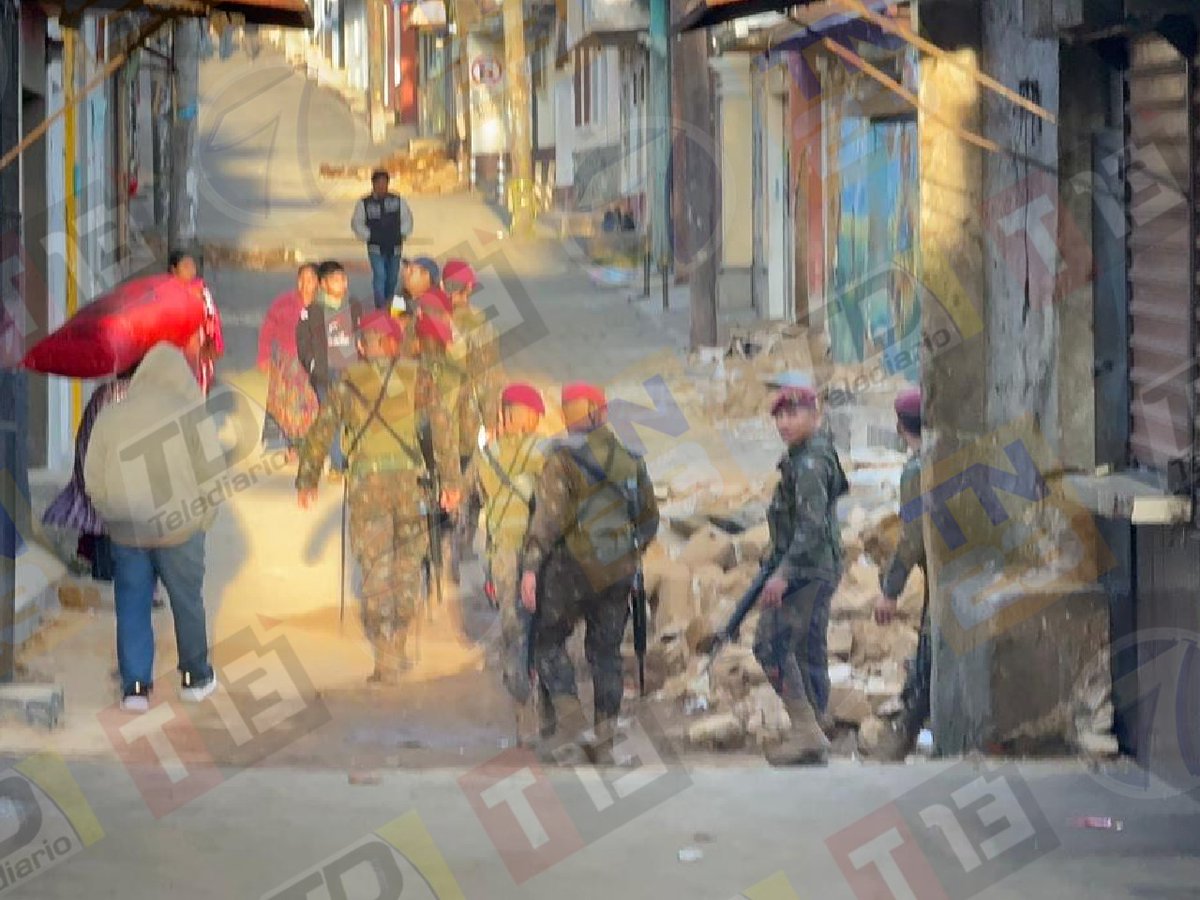 Noti7 (@noti7guatemala) on Twitter photo Brigada del Ejército llegó a Santa María de Jesús, #Sacatepéquez, para brindar apoyo a las familias afectadas tras #sismos.
Informa: <a href="/aesquite_gt/">Alejandro Esquite</a> Brigada del Ejército llegó a Santa María de Jesús, #Sacatepéquez, para brindar apoyo a las familias afectadas tras #sismos.
Informa: <a href="/aesquite_gt/">Alejandro Esquite</a>