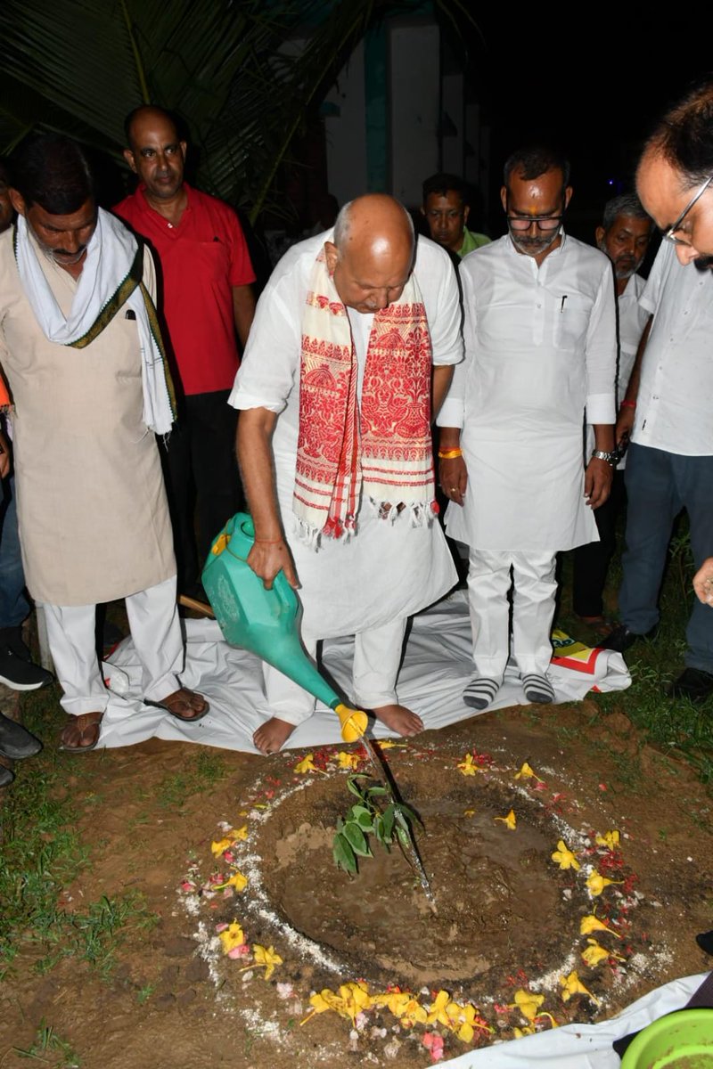 spshahibjp's tweet photo. एक पेड़ माँ के नाम 2.0 वृक्षारोपण महाअभियान के अंतर्गत आज जनपद गोरखपुर स्थित कृषि विज्ञान केंद्र, बेलीपार में पौधारोपण किया।

इस अवसर पर संबंधित अधिकारियों के साथ बैठक कर केंद्र में चल रहे कृषि कार्यों की प्रगति की समीक्षा की तथा किसानों की आय बढ़ाने हेतु नवीन कृषि...(1) https://t.co/289O3tpGd6