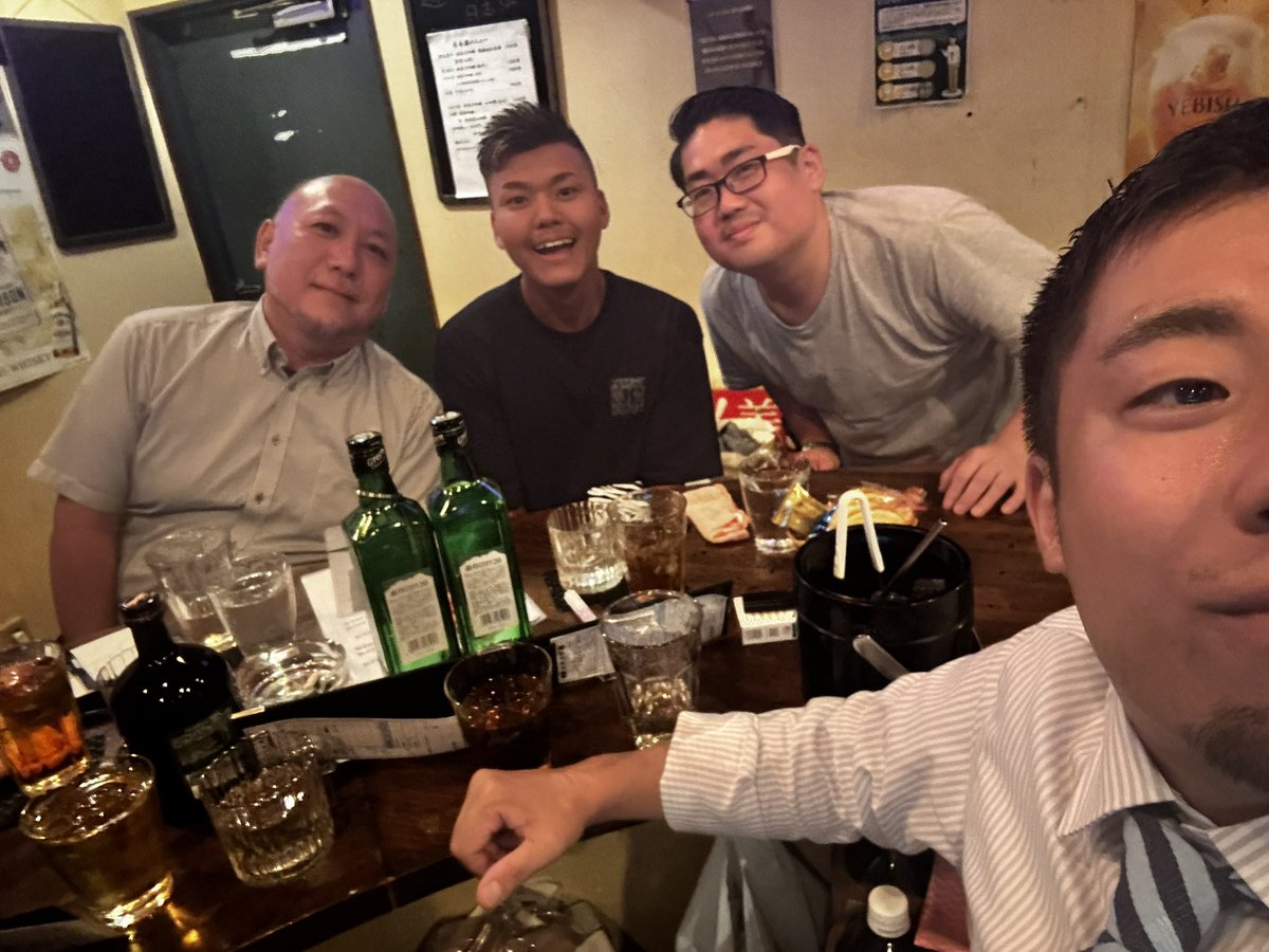 ジンちゃん(<a href="/hm90359208/">🐯jin🐯</a>)とあずにゃん(<a href="/AZUdnaAZU/">AZU</a>)来てくれた🤣

ひろくんがオラクルカードをしてる最中にチーム雨崎と御よし姐さんでパシャ😛

後ほどあずにゃんに、じんちゃんが連れてきてくれたイケオジご新規さんも含めた全体写真を投下していただきます♡

いやいや、盛り上がったw