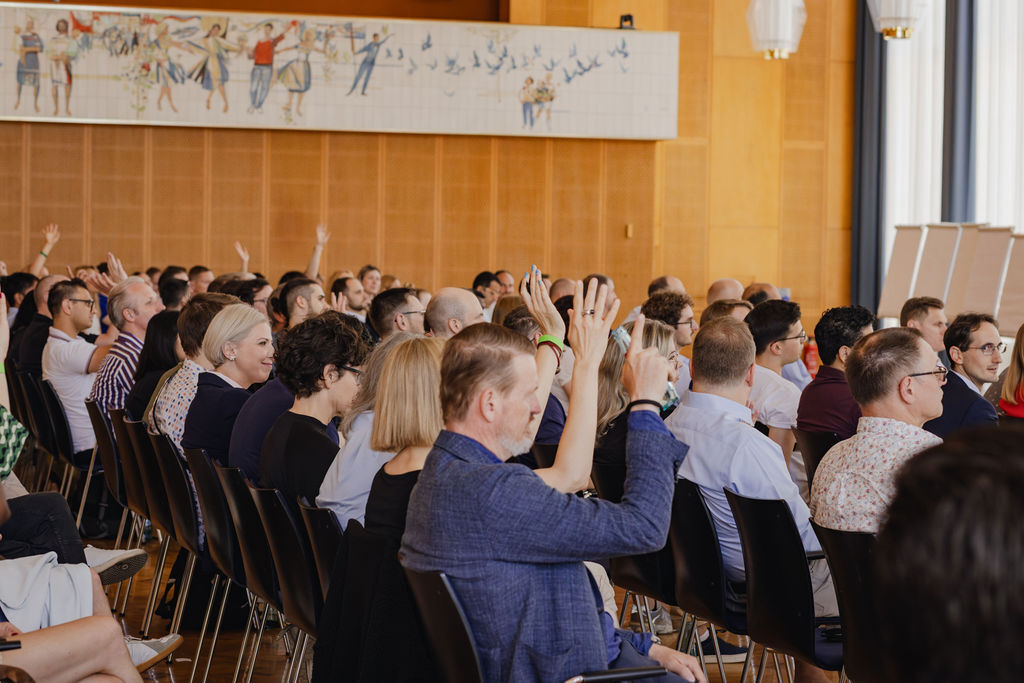 DmitryKD's tweet image. 🎤 Honored to speak at the ESMT Berlin Alumni event 2 weeks ago on a topic that’s shaping the future — the evolution of AI and the workforce.

Is AI taking or creating Jobs?🤔 Share in comments.

#FutureOfWork #ESMTAlumni #WorkforceTransformation #Leadership