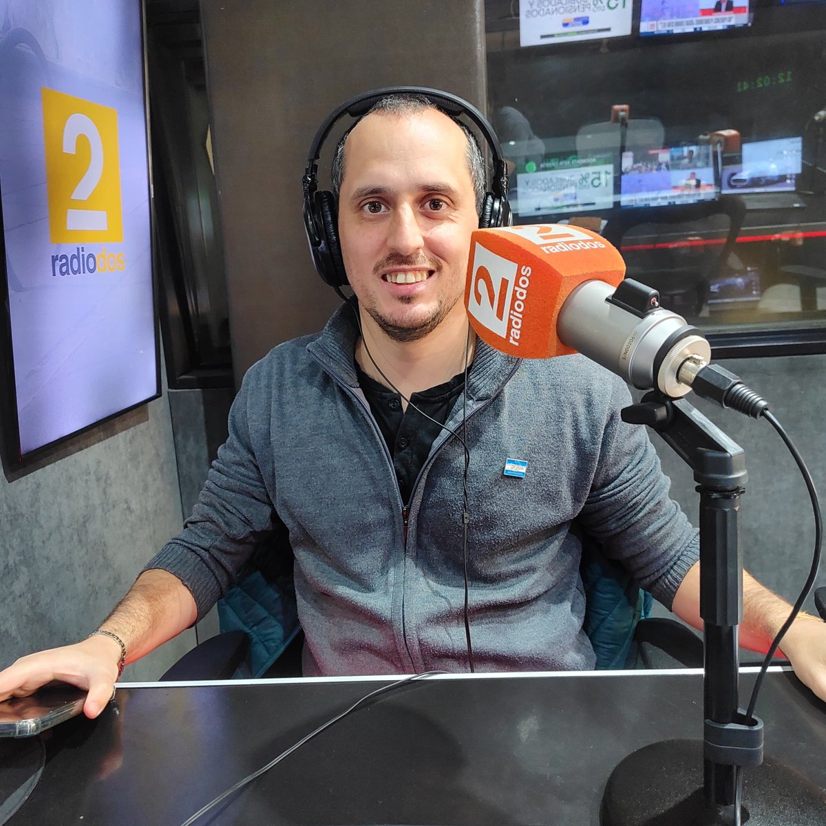 👋COMIENZA EL CONTESTADOR POR #Radio2
🇦🇷Te acompañamos en este feriado por el 9 de Julio.

Sumate con el equipo ➡<a href="/jdhuerga/">Juan Diego Huerga</a>, <a href="/mauroburguburu/">Mauro Burguburu</a>, <a href="/everarnoldo/">Ever</a>, <a href="/mpereyraolivari/">Marcos Pereyra</a> y <a href="/Oribusta_/">ᴏʀɪ</a> 

Nos vemos por acá👉🏻youtu.be/E7FpeB5pv3A