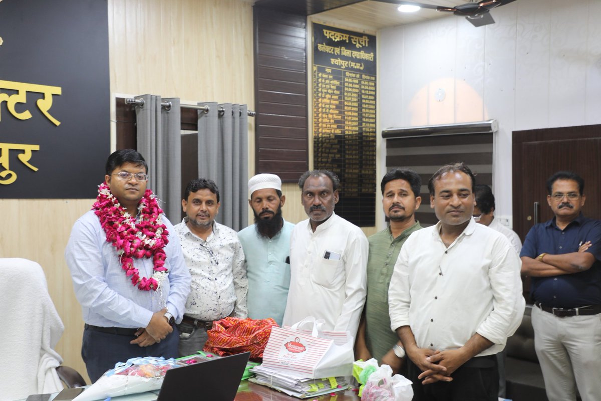 arpit_verma13's tweet image. विश्वास, संवाद और सहयोग का अद्भुत उदाहरण!
मोहर्रम पर्व के सफल, शांतिपूर्ण एवं सौहार्दपूर्ण आयोजन के लिए आज मुस्लिम समाज के प्रतिनिधियों द्वारा कलेक्ट्रेट पहुंचकर धन्यवाद ज्ञापित किया गया।
यह सिर्फ एक पर्व नहीं, बल्कि हमारी सामाजिक एकता और प्रशासनिक समन्वय की मिसाल है।
धन्यवाद!