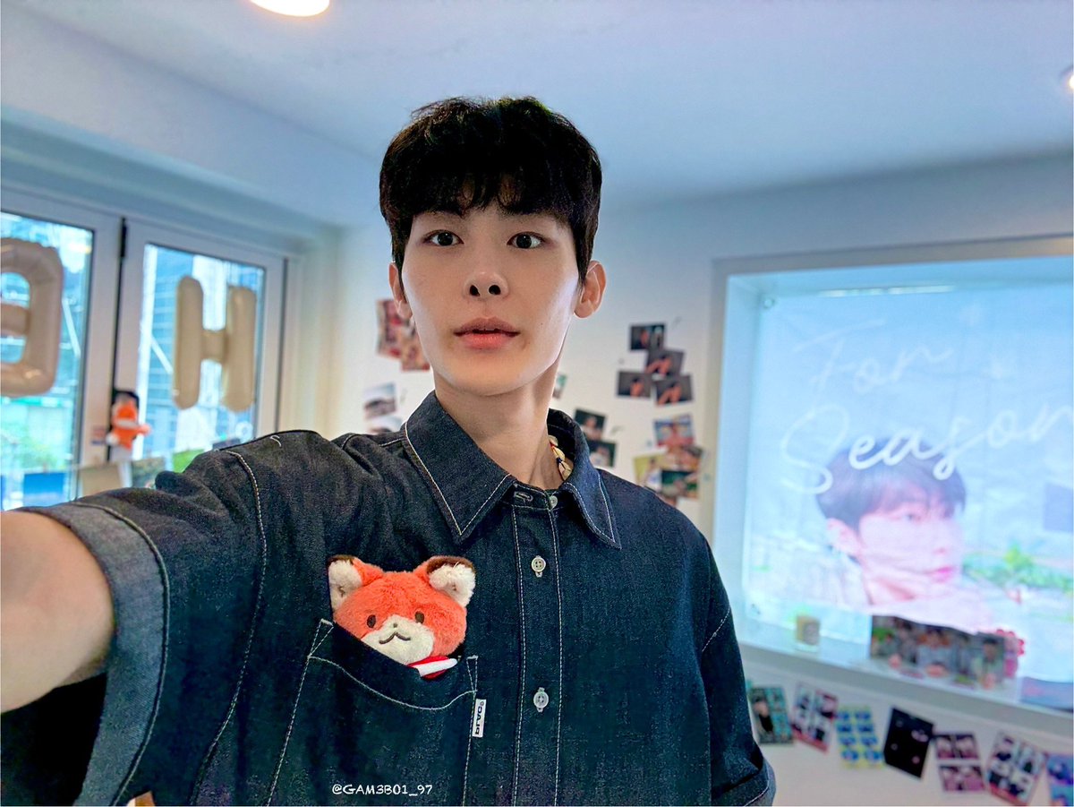 GAM3BO1_97's tweet photo. 아기셀카 공유 합니다💚 https://t.co/Ya2fxatPg8