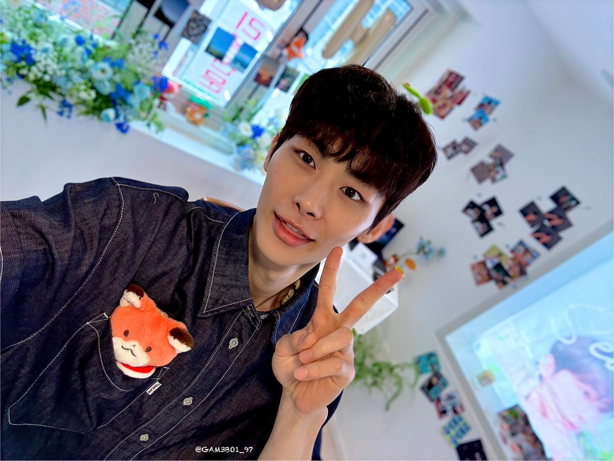 GAM3BO1_97's tweet photo. 아기셀카 공유 합니다💚 https://t.co/Ya2fxatPg8