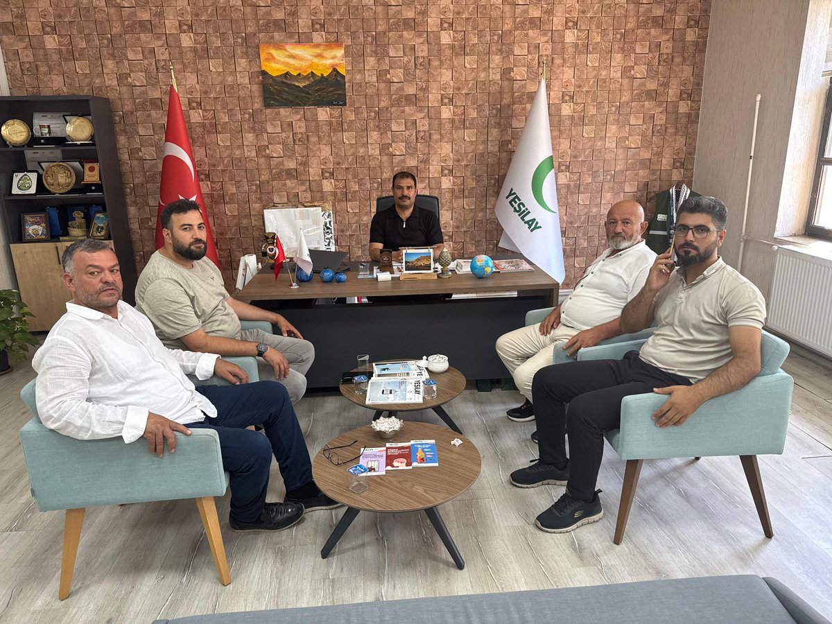 İstanbul Gençlik Spor İl Müdürlüğü Bilim Teknoloji İl Kordinatörü Talha DAĞ, Kahta Belediyesi Gençlik Meclisi Başkanı Mustafa BOZAN ile Yeşilay Bölge Kordinatörünü Aziz Çiftçi’yi ziyaret ettik. Gençlik hakkında yapacağımız çalışmaları istişare ettik. <a href="/Mustafa_Bzn/">Mustafa Bozan</a> <a href="/talhadaq/">Talha Dağ</a>