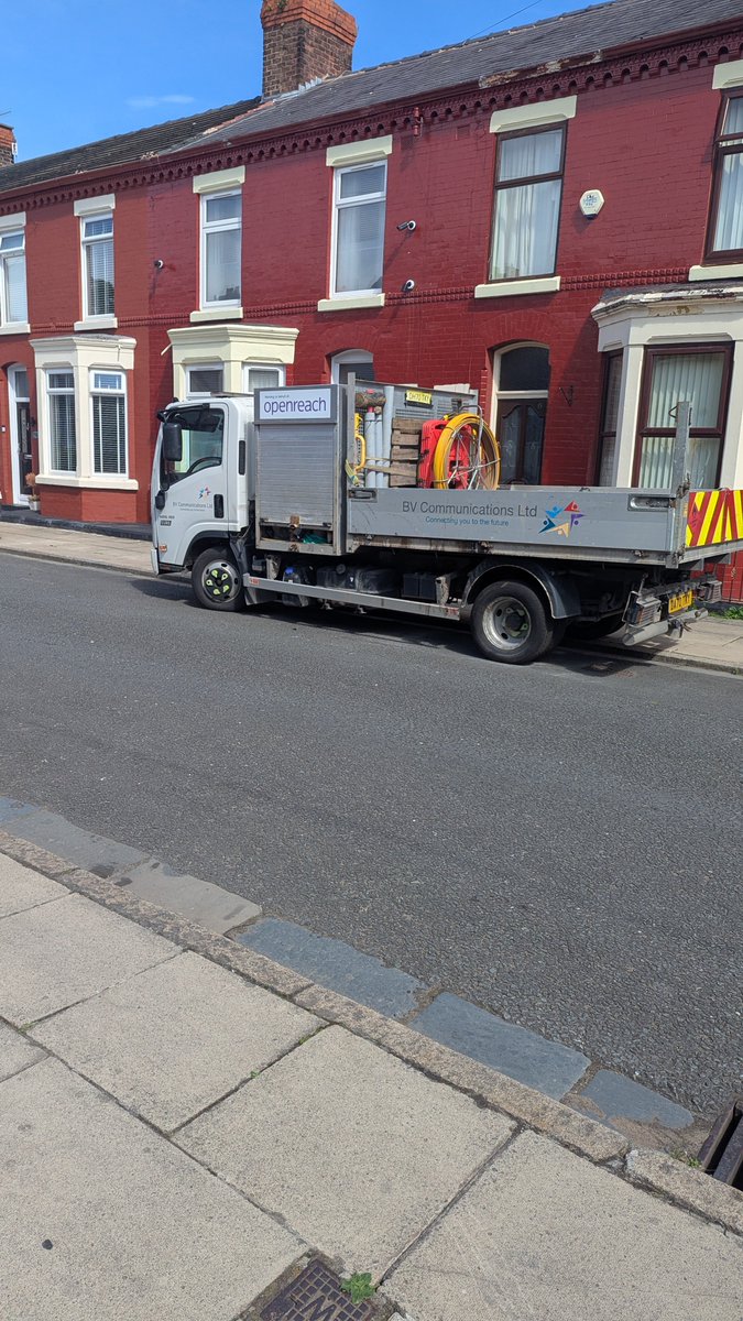 Doug1878's tweet photo. @WeAreOpenreach any chance you can ask your contractors to move a van they have abandoned on Fulwood road, L17 for the last 2 weeks. Surely commercial vehicles should have a yard to be stored. https://t.co/ajuUIwsGAV