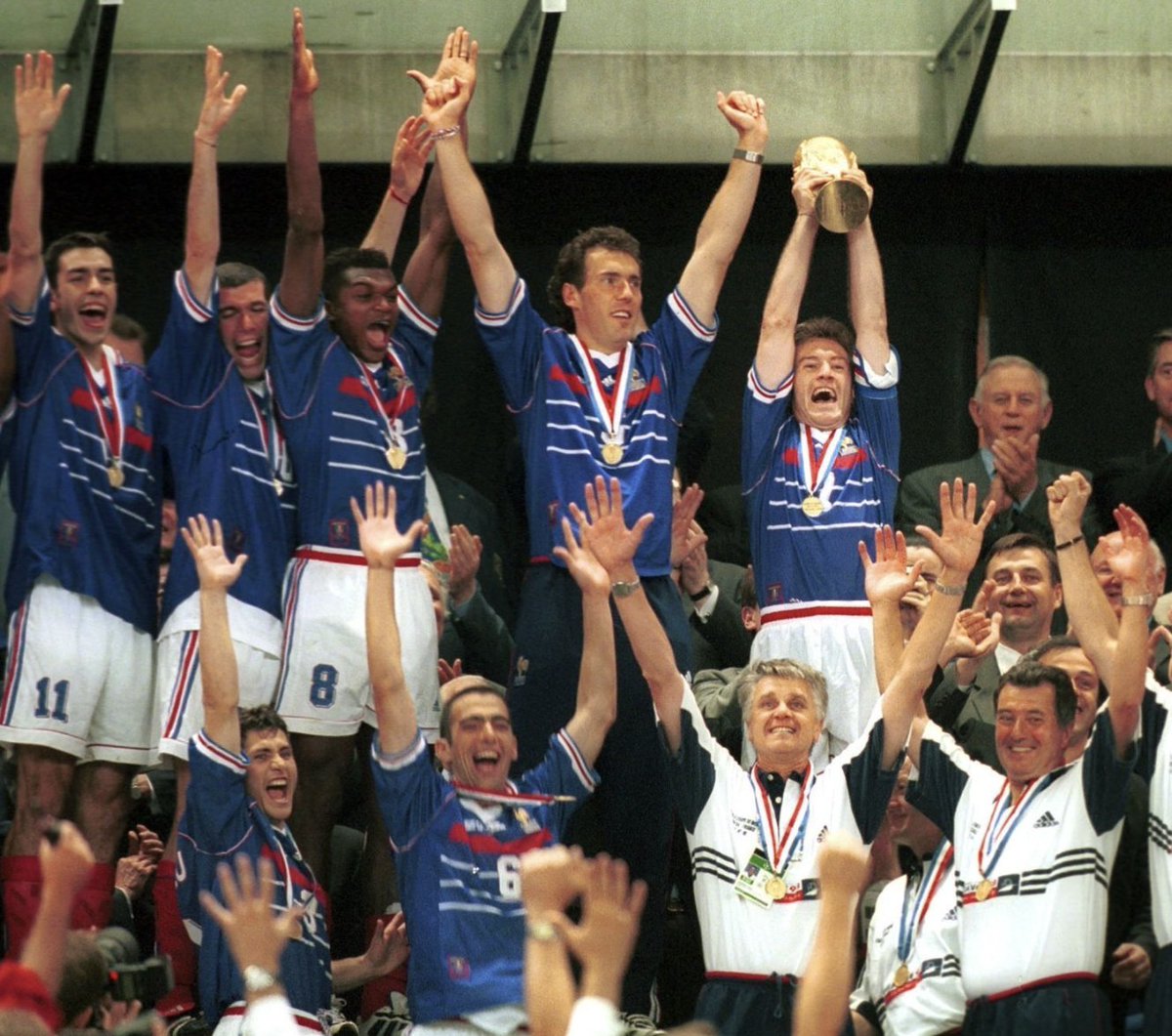 Football Tweet ⚽ (@football__tweet) on Twitter photo 📅 On this day, 27 years ago, France won their first World Cup by beating Brazil 3-0 in the final. 🇫🇷⭐
Zidane scored twice. 🐐 📅 On this day, 27 years ago, France won their first World Cup by beating Brazil 3-0 in the final. 🇫🇷⭐
Zidane scored twice. 🐐