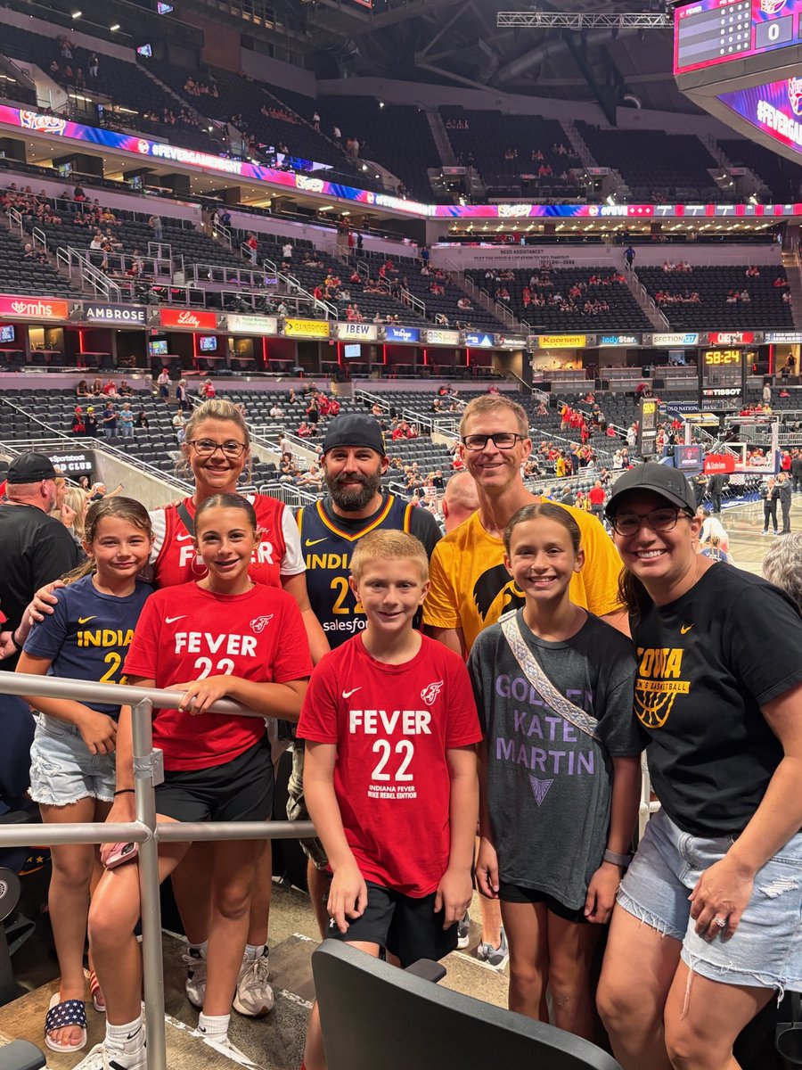 nickel7duece's tweet photo. #FeverGameNight https://t.co/qifOoZDs8i