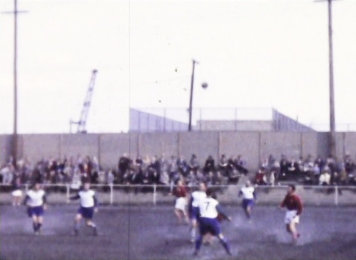 USSoccerHistory's tweet image. More rare color footage of New York German Hungarians SC vs New York Swiss SC at Metropolitan Oval, Queens, NYC, circa 1953-1955. @ussoccer @soccerhof
youtu.be/Yi5lxle06bI