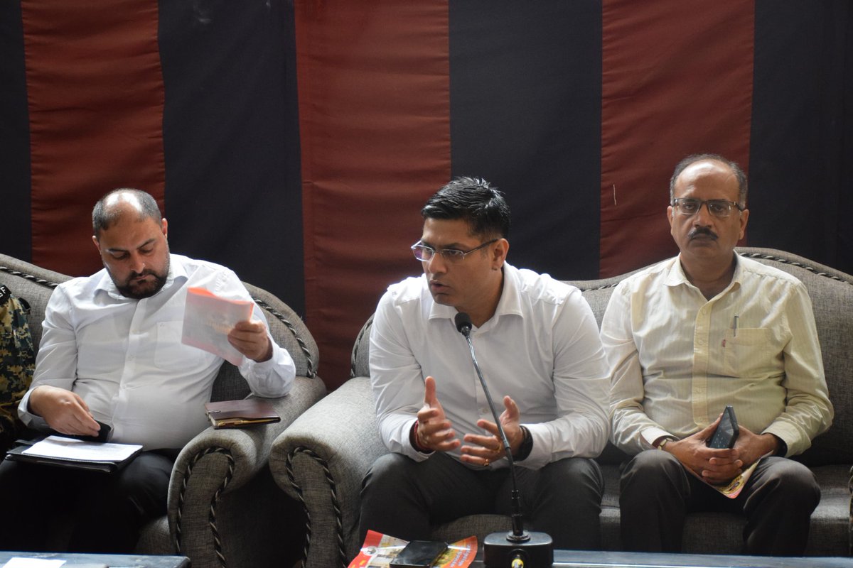 PoonchDm's tweet photo. In preparation for the smooth and successful conduct of the upcoming Shri Buddha Amarnath Ji Yatra-2025, the Deputy Commissioner Poonch, Vikas Kundal today conducted an extensive review of the necessary arrangements at the Mandi Mandir Complex.
@diprjk https://t.co/lgct34mWiP