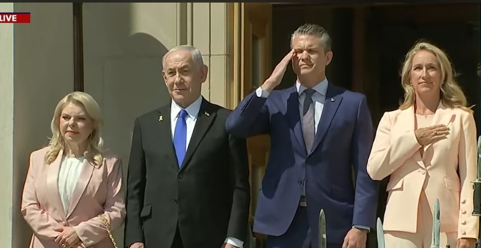 kiwi_tapes's tweet image. Almost all of our politicians touch the western wall. But God forbid he raise a hand to his nonexistent heart. Greatest ally ever btw