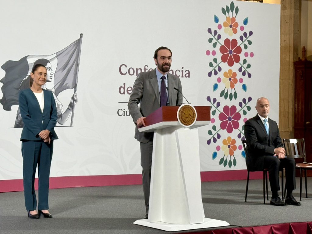 Hoy, junto a la Presidenta <a href="/Claudiashein/">Claudia Sheinbaum Pardo</a> y el Secretario de la #SICT, Jesús Esteva, compartimos los avances en los procesos de licitación para la construcción de las nuevas rutas de trenes de pasajeros que transformarán la movilidad en el país. 🚄🇲🇽
