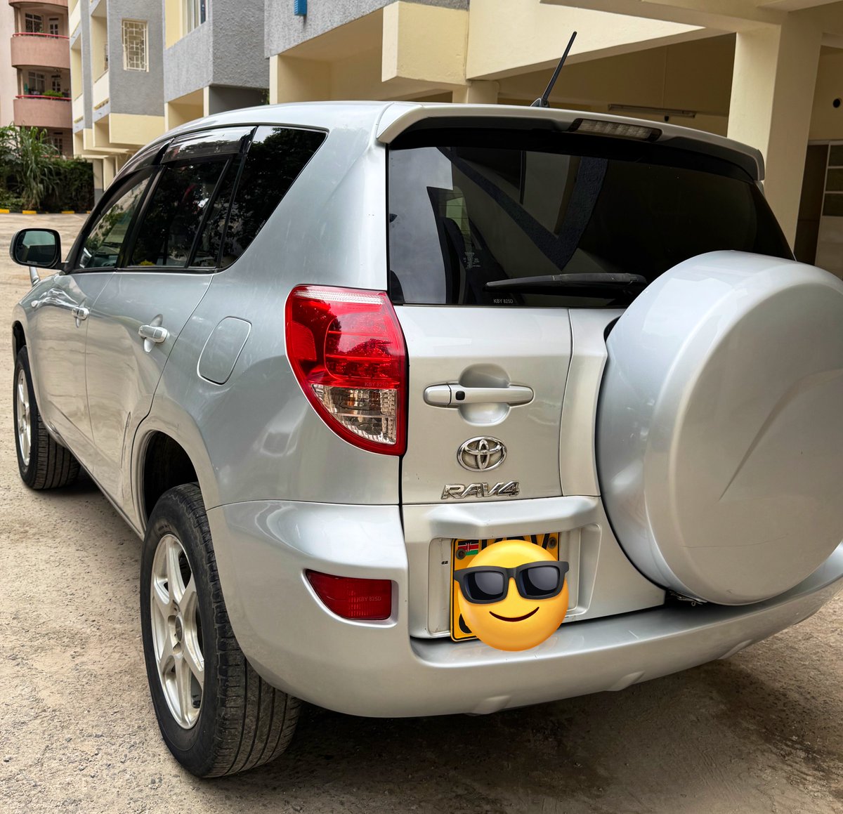 dklaston's tweet photo. Reliability and resale value merchants nimewashika finally. Can’t even believe it’s a 2007 car 😀. 

Kwanza this is the 4WD option. Original paint. Na safi kama pamba. Hapa bila 1.27M hautoboi 😅. 

Anyway, if you are interested in number ni ile 0727526576. https://t.co/0fIIvt6goC