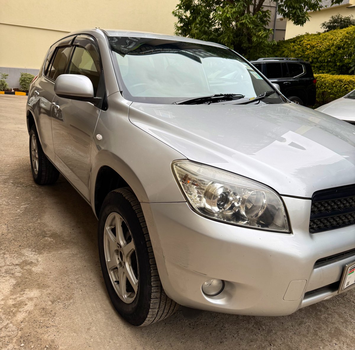 dklaston's tweet photo. Reliability and resale value merchants nimewashika finally. Can’t even believe it’s a 2007 car 😀. 

Kwanza this is the 4WD option. Original paint. Na safi kama pamba. Hapa bila 1.27M hautoboi 😅. 

Anyway, if you are interested in number ni ile 0727526576. https://t.co/0fIIvt6goC