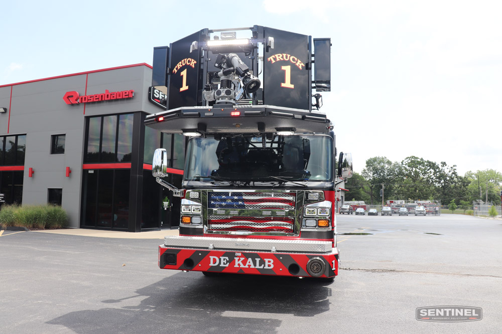 Sentinel_EmgSol's tweet image. NEW DELIVERY!
The DeKalb Fire Department recently took delivery of this @rosenbauerus King Cobra Articulating Platform! THANK YOU Chief Thomas, and the firefighters of Dekalb FD for choosing Sentinel and to build your next fire apparatus! sentineles.com/dekalbfdkingco…