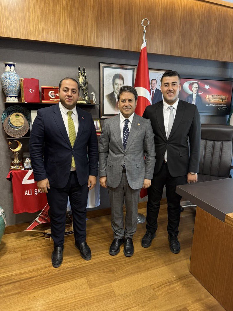 Şehitkamil Gençlik Kolları Başkanımız Sayın Yakup Beşe(<a href="/bese_yakup/">Yakup Beşe🇹🇷</a>) ile birlikte Milletvekilimiz Sayın Ali Şahin’i (<a href="/AliSahin501/">Ali ŞAHİN</a> )ziyaret ettik.

Misafirperverliklerinden dolayı Sayın Vekilimize teşekkür ederim.

<a href="/abdulhamitgul/">Abdulhamit Gül</a> 
<a href="/fmfedaioglu/">Fatih Muhaddis FEDAİOĞLU</a> 
<a href="/FatmaSahin/">Fatma Şahin</a>
<a href="/mtahmazoglu/">Mehmet Tahmazoğlu 🇹🇷</a>