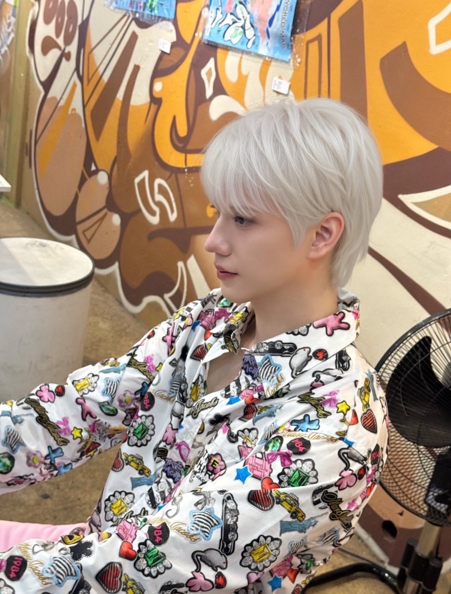 โอโหตี๋ตี๋ผมสีนี้คือหล่อมากกกกก เข้ากับหน้าสุดๆ เหมือนตัวการ์ตูนอะไรสักอย่างนึกไม่ออก นึกออกอย่างเดียวคือหล่ออออ 555555555