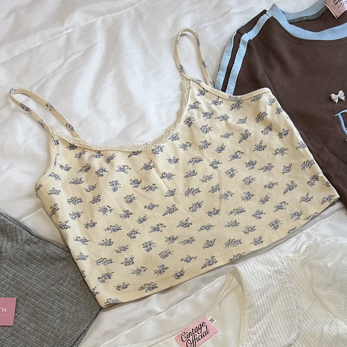 useddreamstuff_'s tweet photo. Cintage ครอปสายเดี่ยวลายดอกไม้
อก-34 💌 150.- https://t.co/F2rEhXXhDm