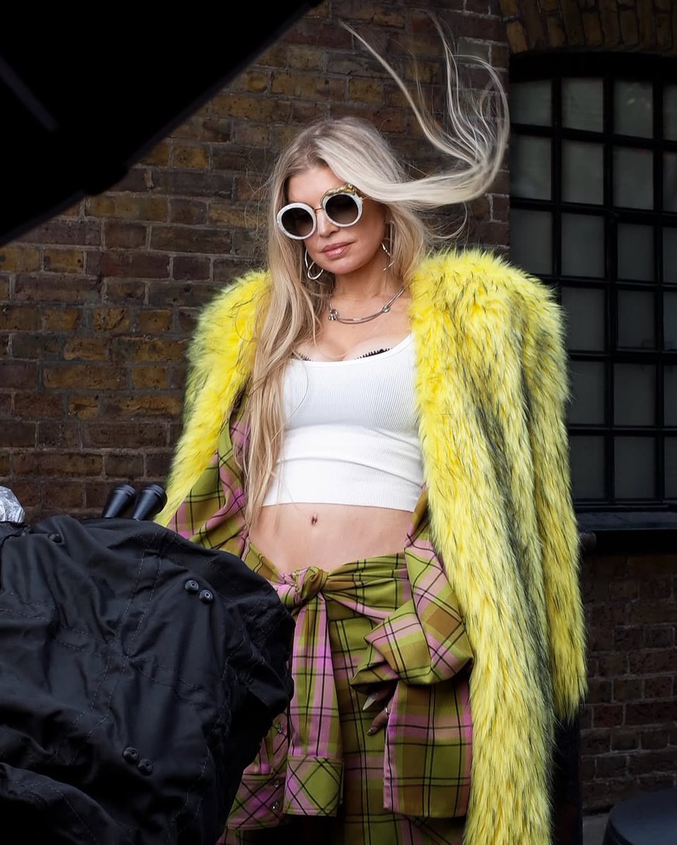 mundofergabee's tweet photo. OHHH SHIT! 🇬🇧💙 @Fergie x London Bridge 2.0. https://t.co/Id61yOexBw