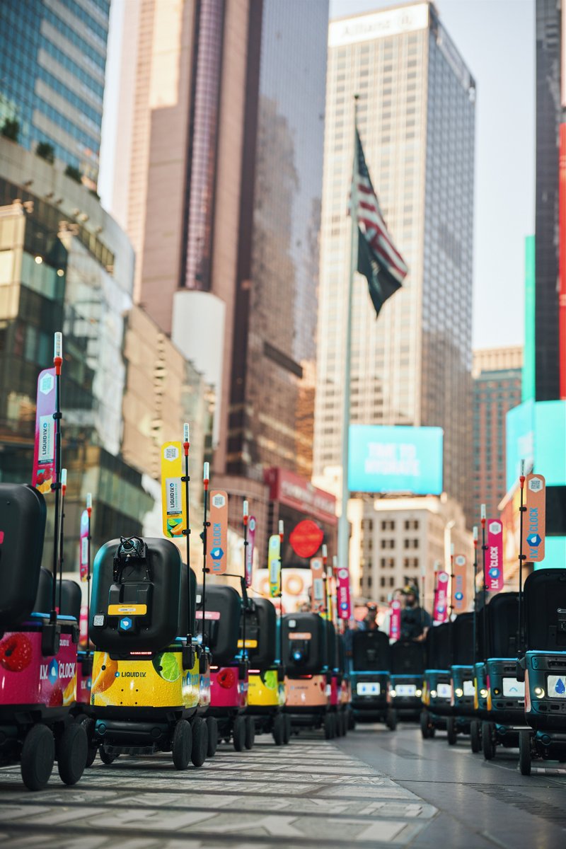 gokiwibot's tweet photo. 50 robots at Times Square, dressed in vibrant colors representing @liquidiv flavors!💧
It was a day we’ll never forget 🤖 

Want to catch the next massive pop-up?

@nickelytics | #Kiwibot #Robotcom https://t.co/q6TxXZHAbm