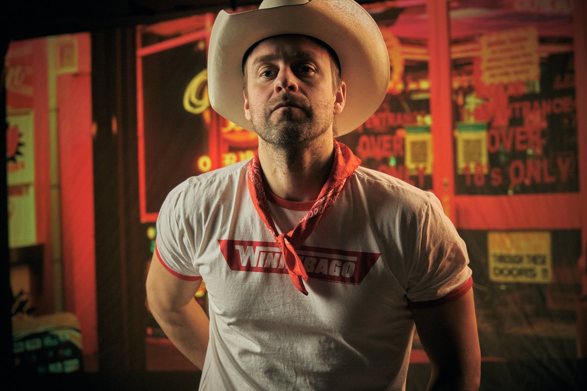 🔥 New music alert! Canadian country star Dan Davidson drops his steamy, cheeky new single “Buckle Rubbin’” July 7 via Skysong Records.
 Turn it up, it’s bold, playful &amp; pure country heat.  canadianbeats.ca/2025/07/09/dan…