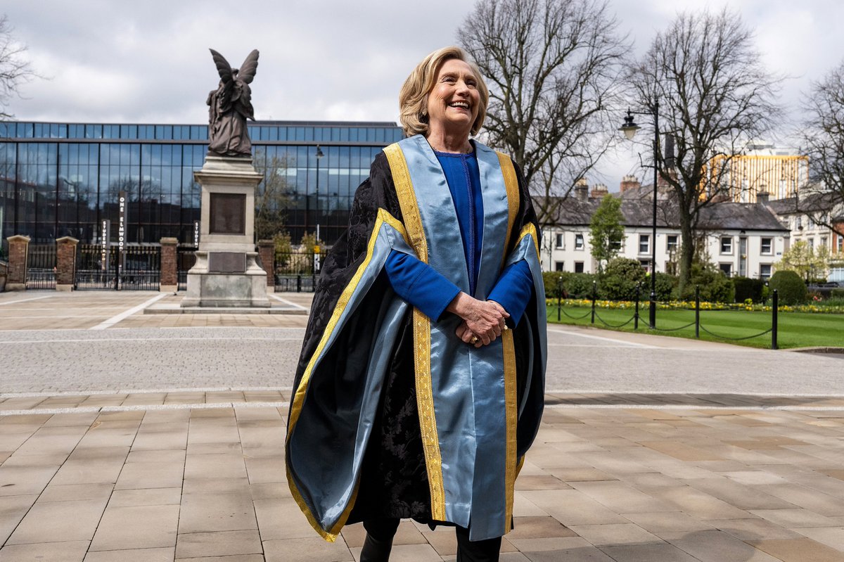 QUBVChancellor's tweet image. Congratulations to our Chancellor, Secretary @HillaryClinton, who has been named as the latest recipient of the Sutherland Leadership Award.
The award celebrates outstanding international leaders who have embodied the values which were so important to the late #PeterSutherland.…