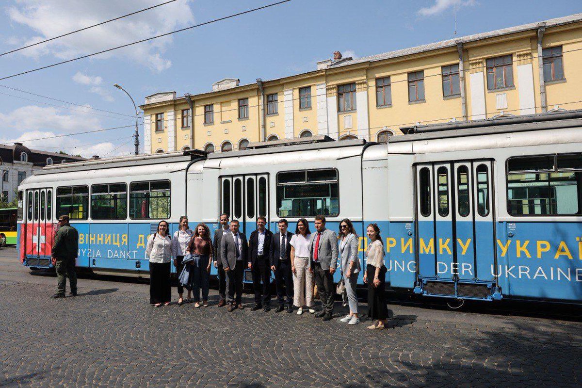 VenediktovaIV's tweet image. Herzlichen Dank NR-Präsidentin @MajaRiniker für Ihren Besuch in Charkiw und Winnyzja 🇺🇦. Solche Aufmerksamkeit stärkt #PeopleToPeople-Kontakte, fördert Dezentralisierung & zeigt 🇨🇭Unterstützung vor Ort. Brücken bauen - das ist unser gemeinsamer Weg. 🤝
